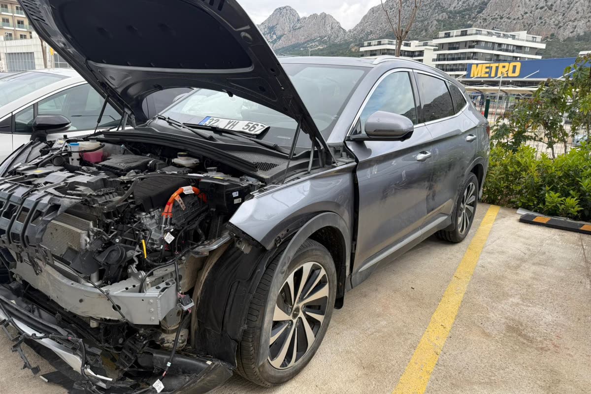 Motor arızalı araç alımı için kaputu açık araç